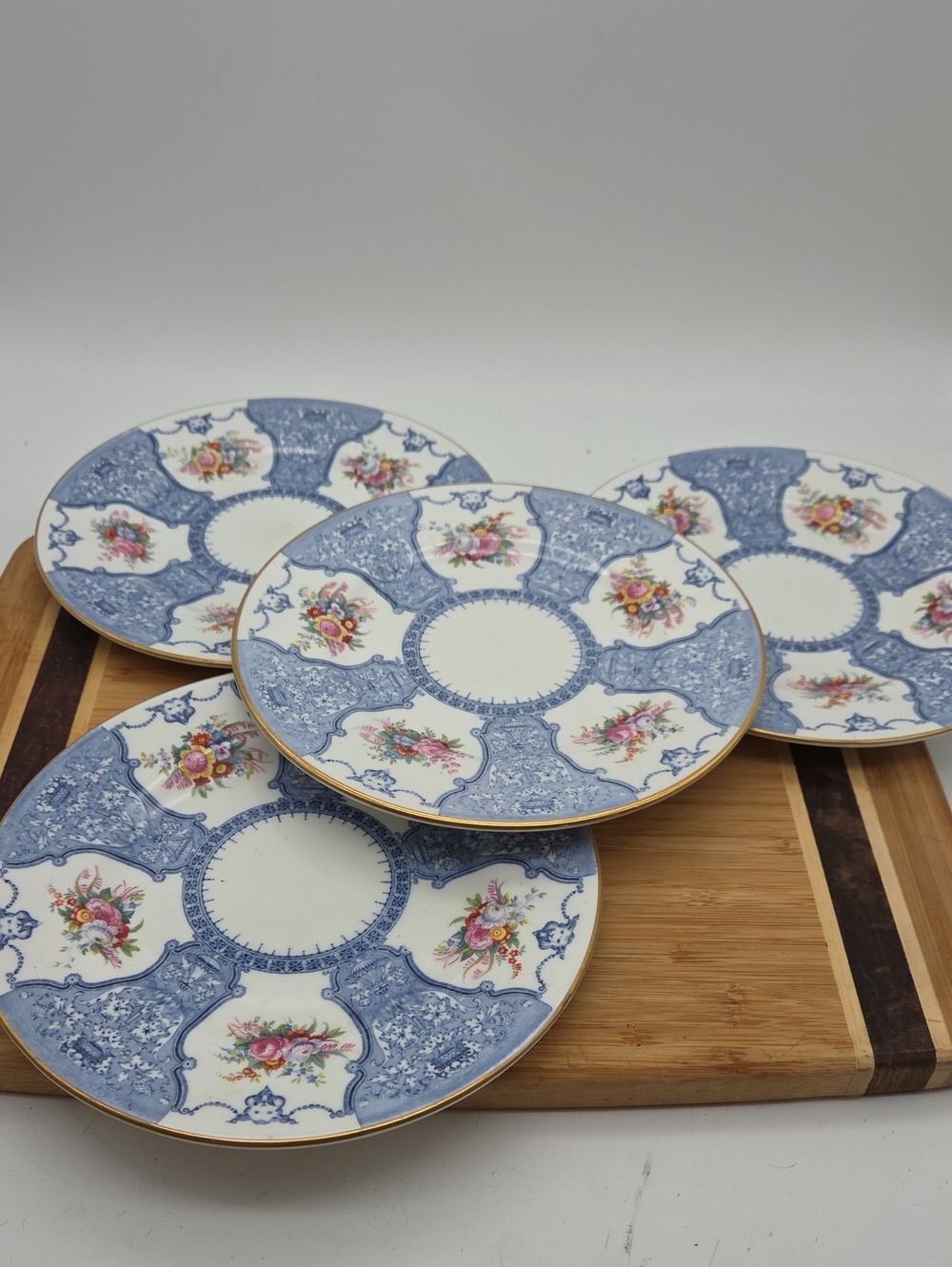 Set of 4 1920s Crown Staffordshire Bone China Gilt 8" Plates White Blue